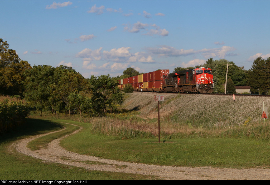 Rolling west on the single track, Z149 tops 14,000 feet long after working Flint